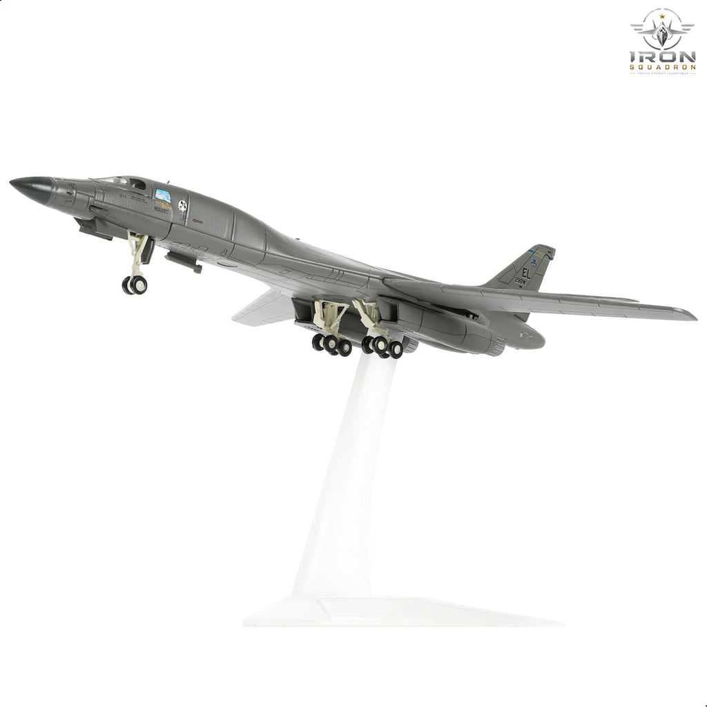 B-1B Lancer — Ellsworth AFB 1:200 Diecast Model - image 3
