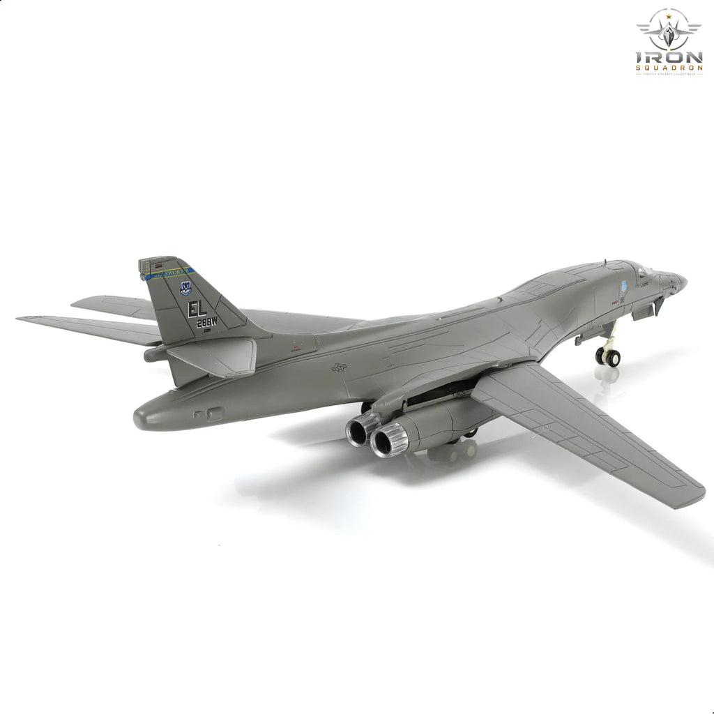 B-1B Lancer — Ellsworth AFB 1:200 Diecast Model - image 5