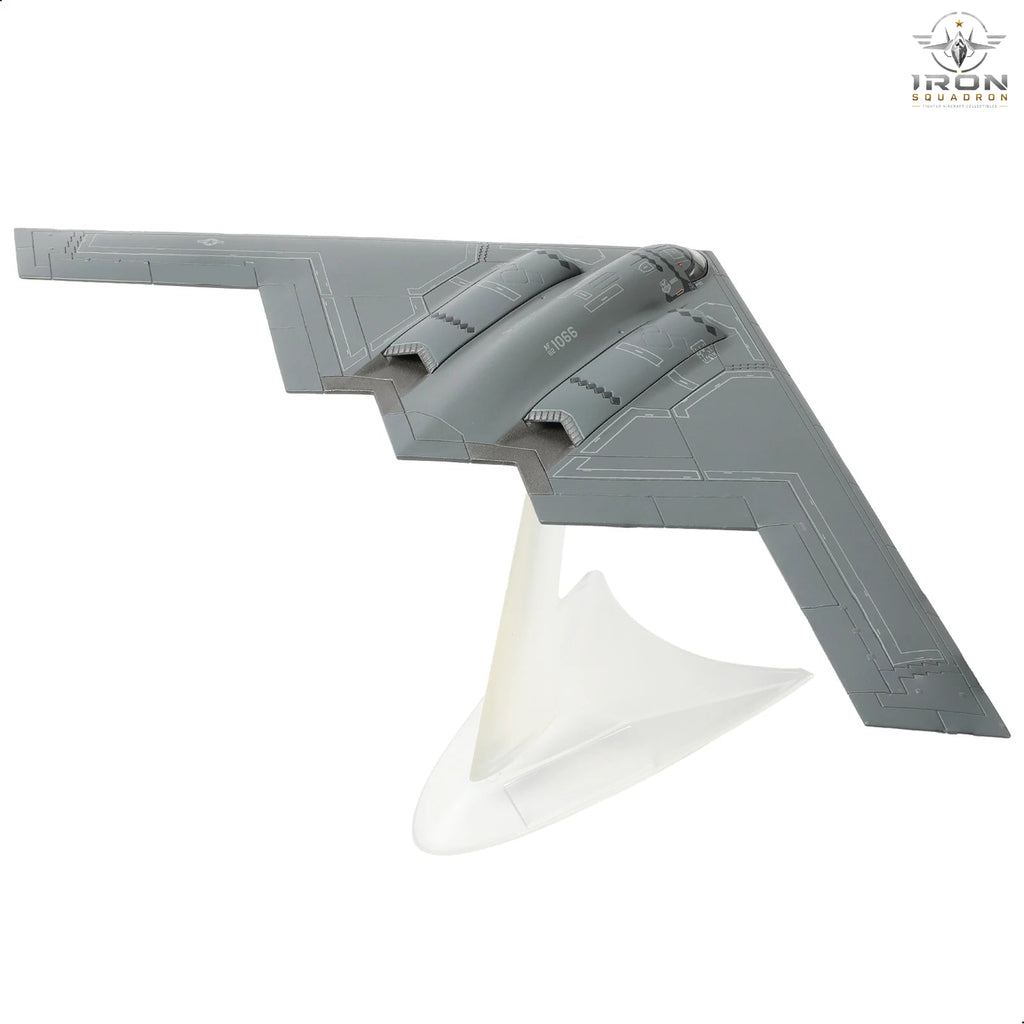 B-2 Spirit — 82-1066 1:200 Diecast Model - image 1