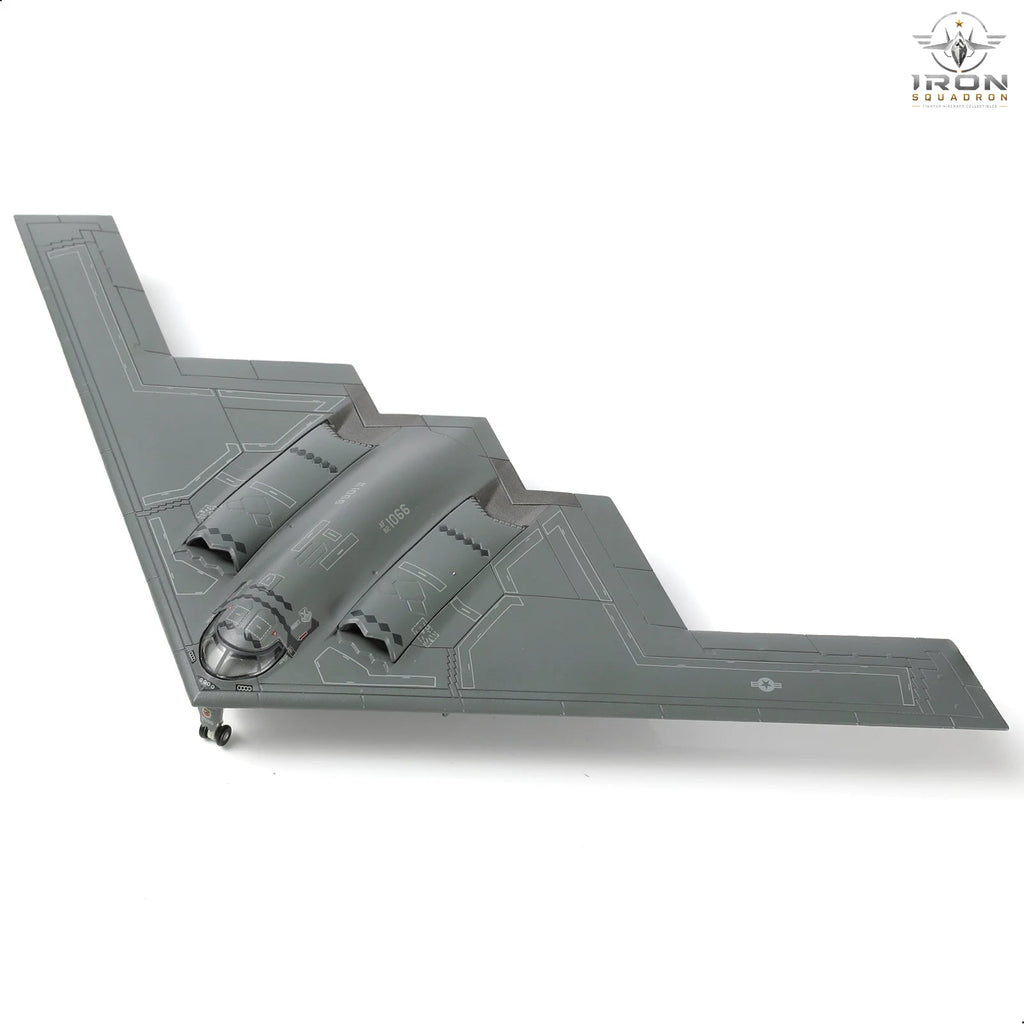 B-2 Spirit — 82-1066 1:200 Diecast Model - image 3