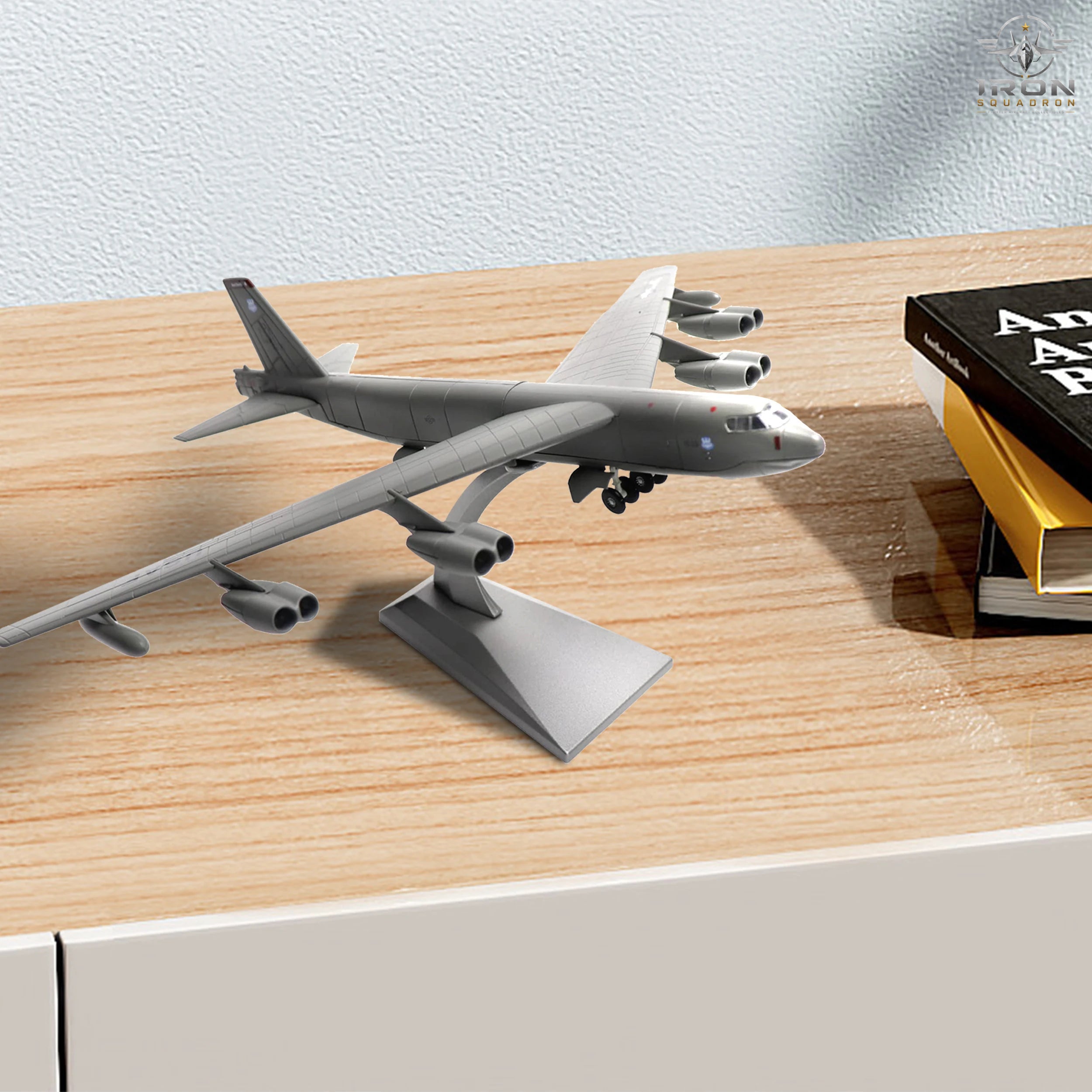 B-52 Stratofortress — U.S. Air Force 1:200 Diecast Model - image 1