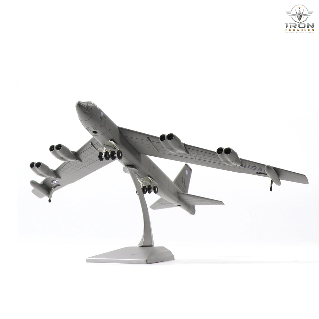 B-52 Stratofortress — U.S. Air Force 1:200 Diecast Model - image 5