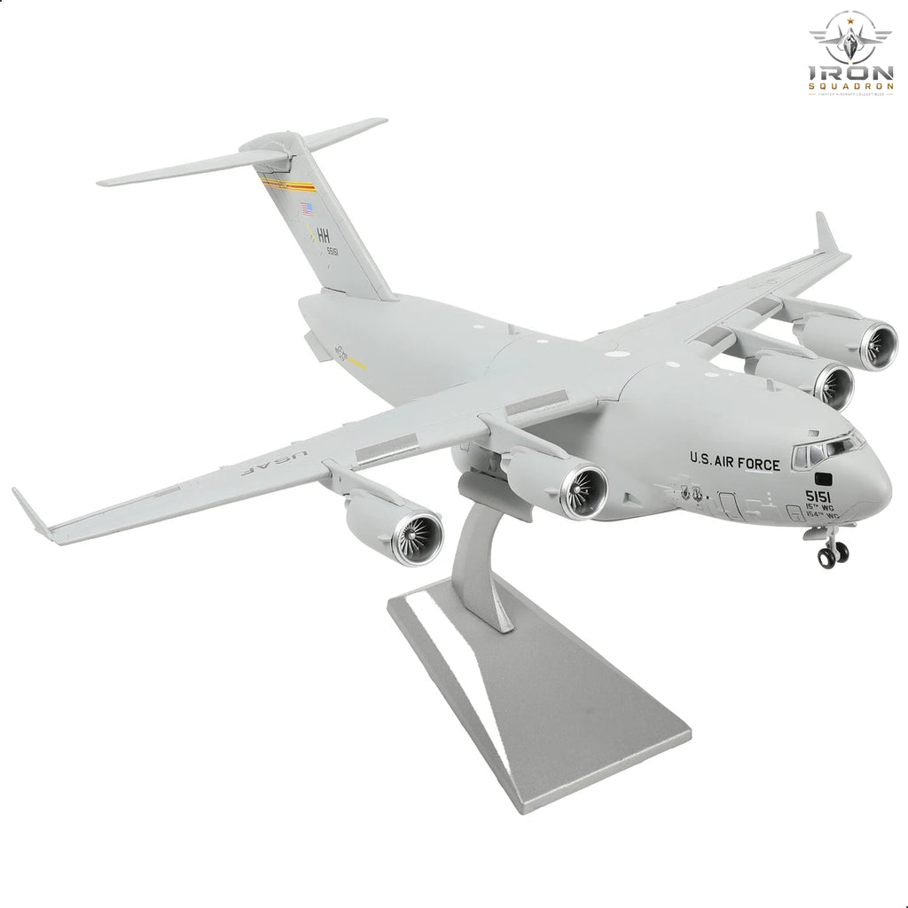C-17 Globemaster III — Hickam AFB 1:200 Diecast Model - image 1