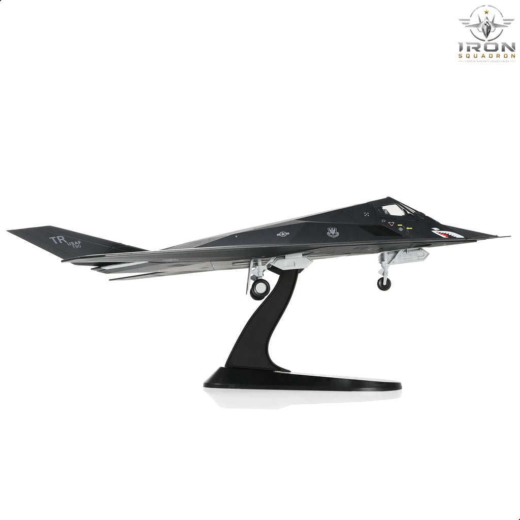 F-117 Nighthawk — Edwards AFB 1:72 Diecast Model - image 5