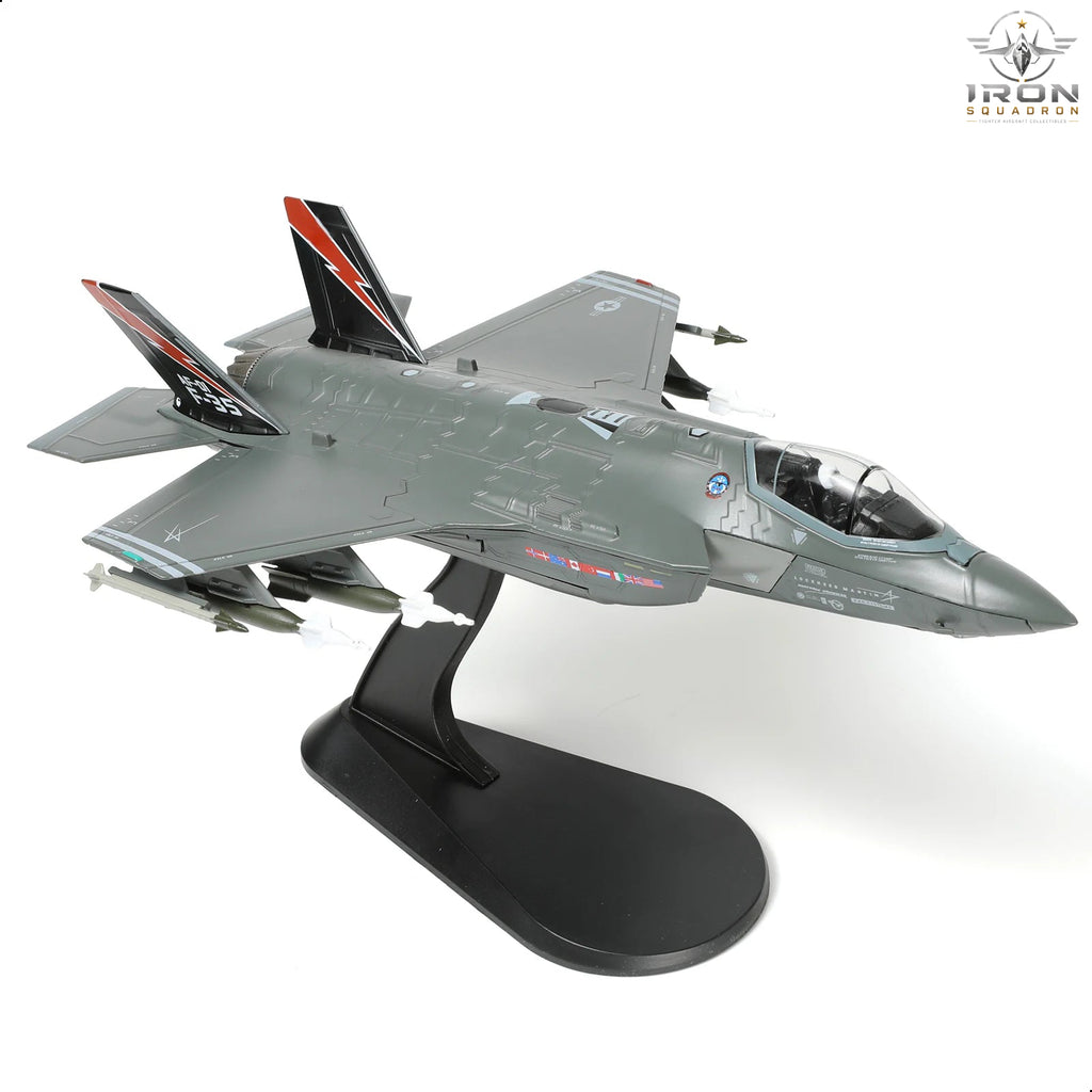 F-35A Lightning II — AF-01 First Jet 1:72 Diecast Model - image 2