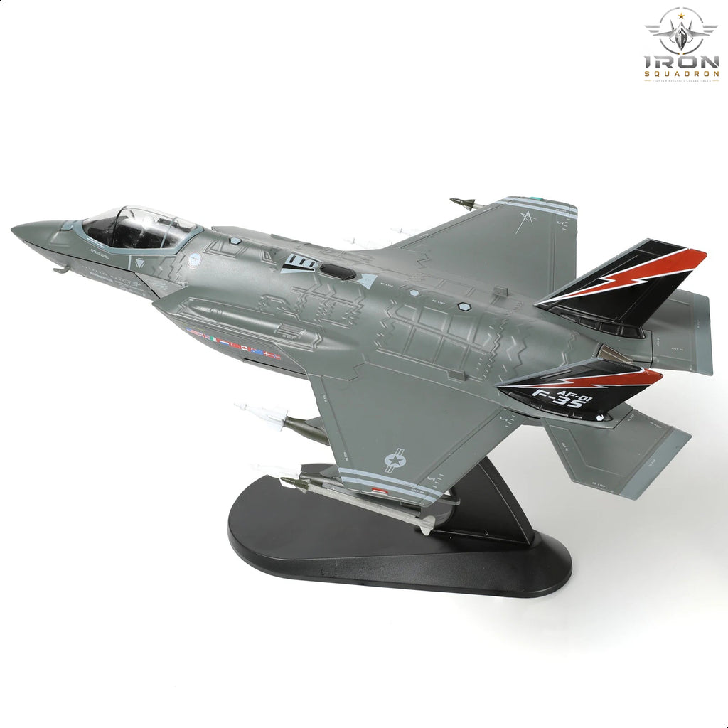 F-35A Lightning II — AF-01 First Jet 1:72 Diecast Model - image 3